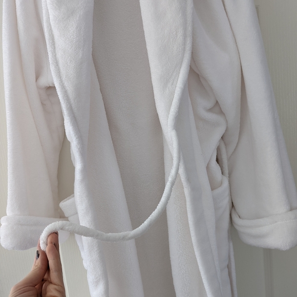 Bath robe size XL white excellent condition ✨ - Picture 10 of 12